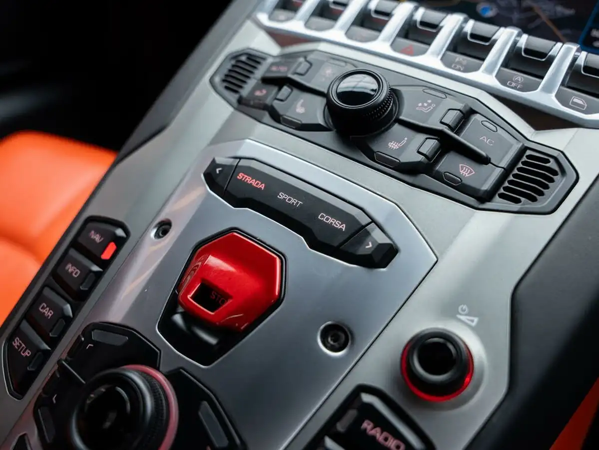 2014-lamborghini-aventador-65-lp-700-4-coupe-big-29