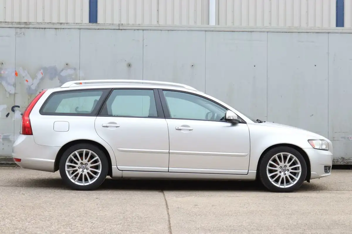 2010-volvo-v50-16td-drive-se-lux-115bhp-big-6