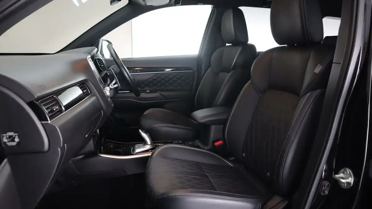 2020-mitsubishi-outlander-24-exceed-phev-big-14