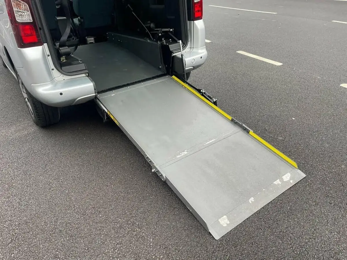 2017-citroen-berlingo-16bluehdi-multispace-feel-102ps-ss-etg6-big-24
