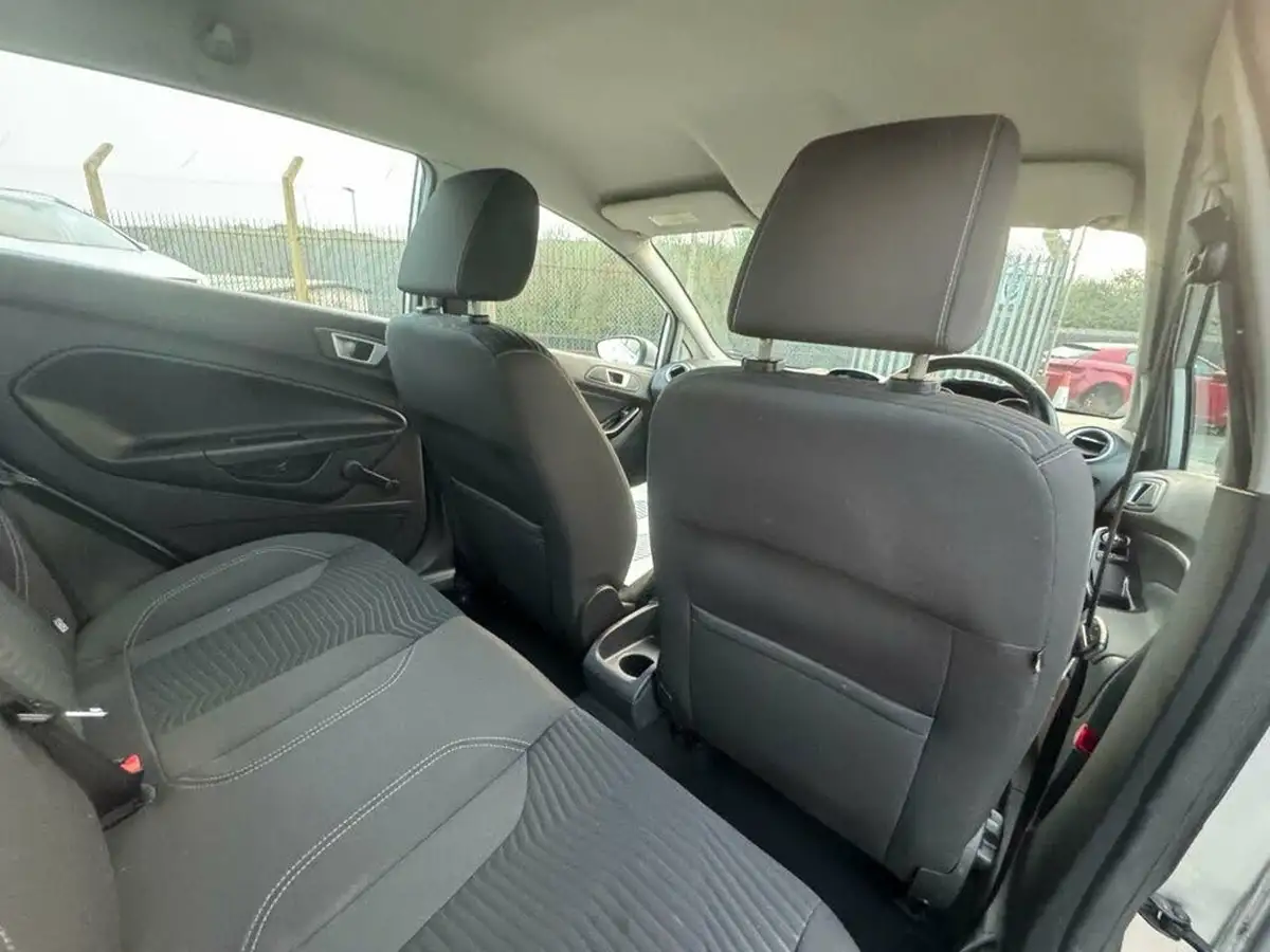 2013-ford-fiesta-125-zetec-5d-big-9