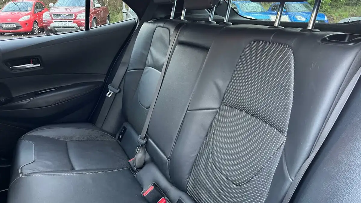 2021-toyota-corolla-18-vvt-i-excel-trk-hatchback-big-12