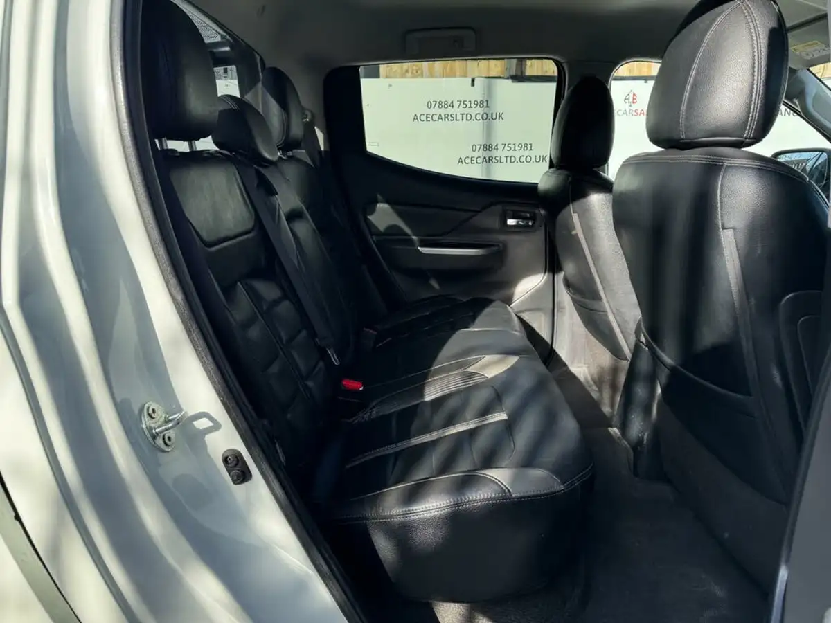 2015-mitsubishi-l200-24di-d-barbarian-auto-big-12