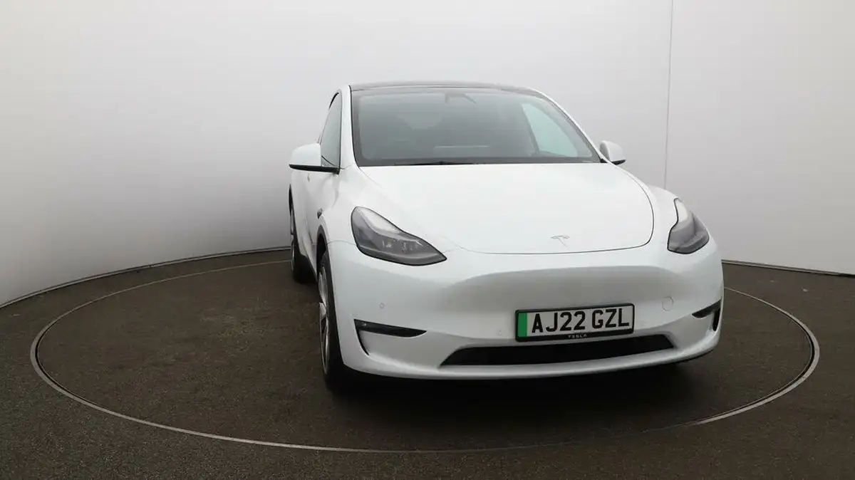 2022-tesla-model-y-e-long-range-big-33