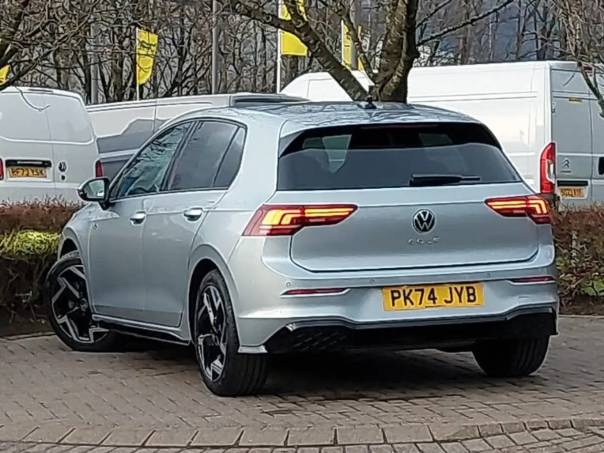 2024-volkswagen-golf-15-tsi-r-line-150ps-hatchback-big-1