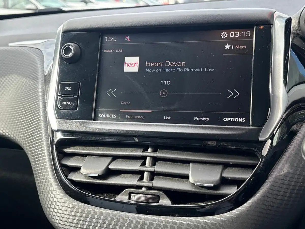 2017-peugeot-2008-suv-12-puretech-allure-110bhp-ss-eat6-big-22