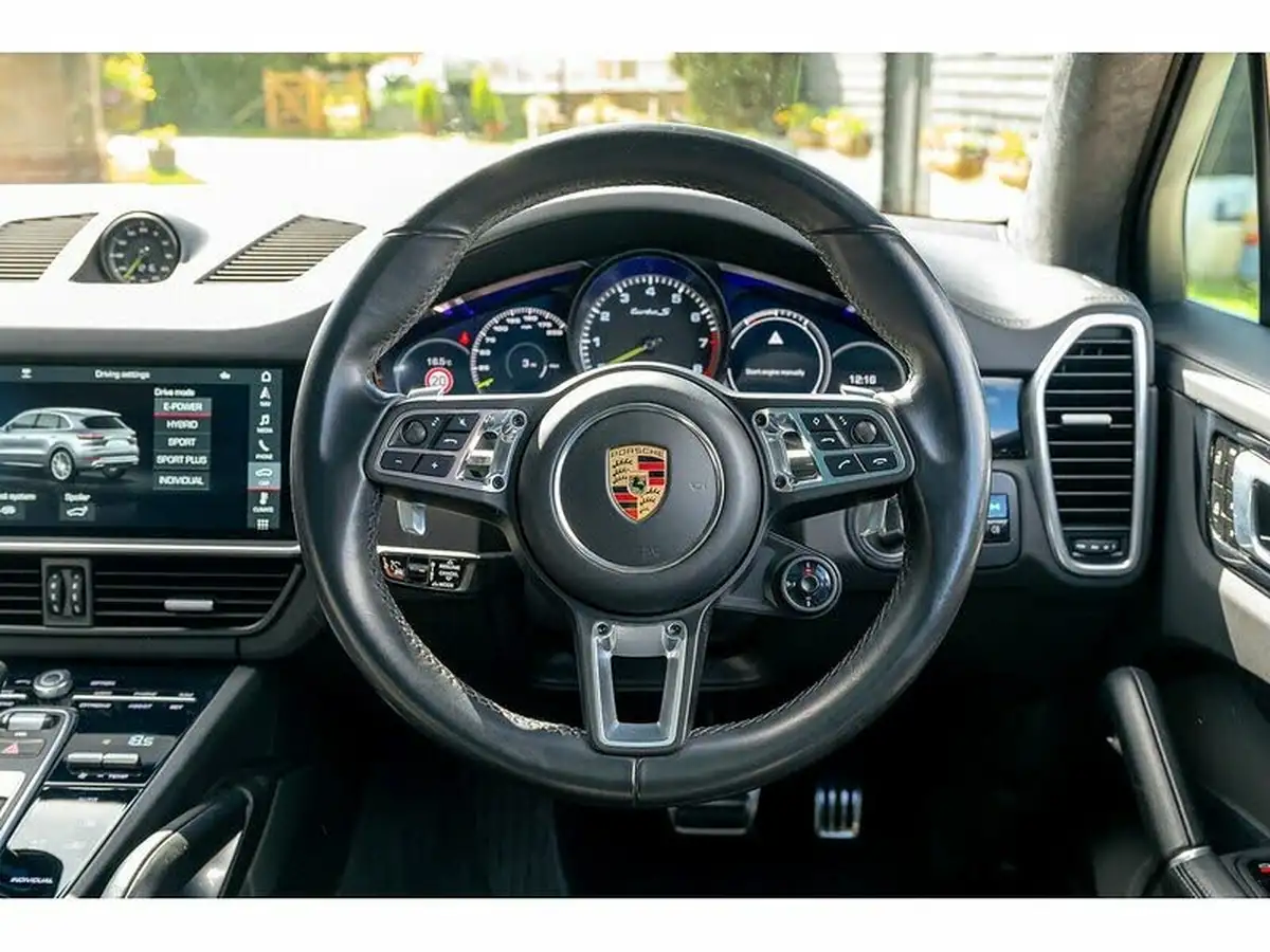 2019-porsche-cayenne-40-v8-turbo-s-e-hybrid-station-wagon-big-24
