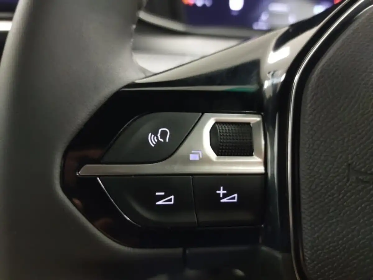 2024-peugeot-2008-suv-12-puretech-allure-130ps-big-13