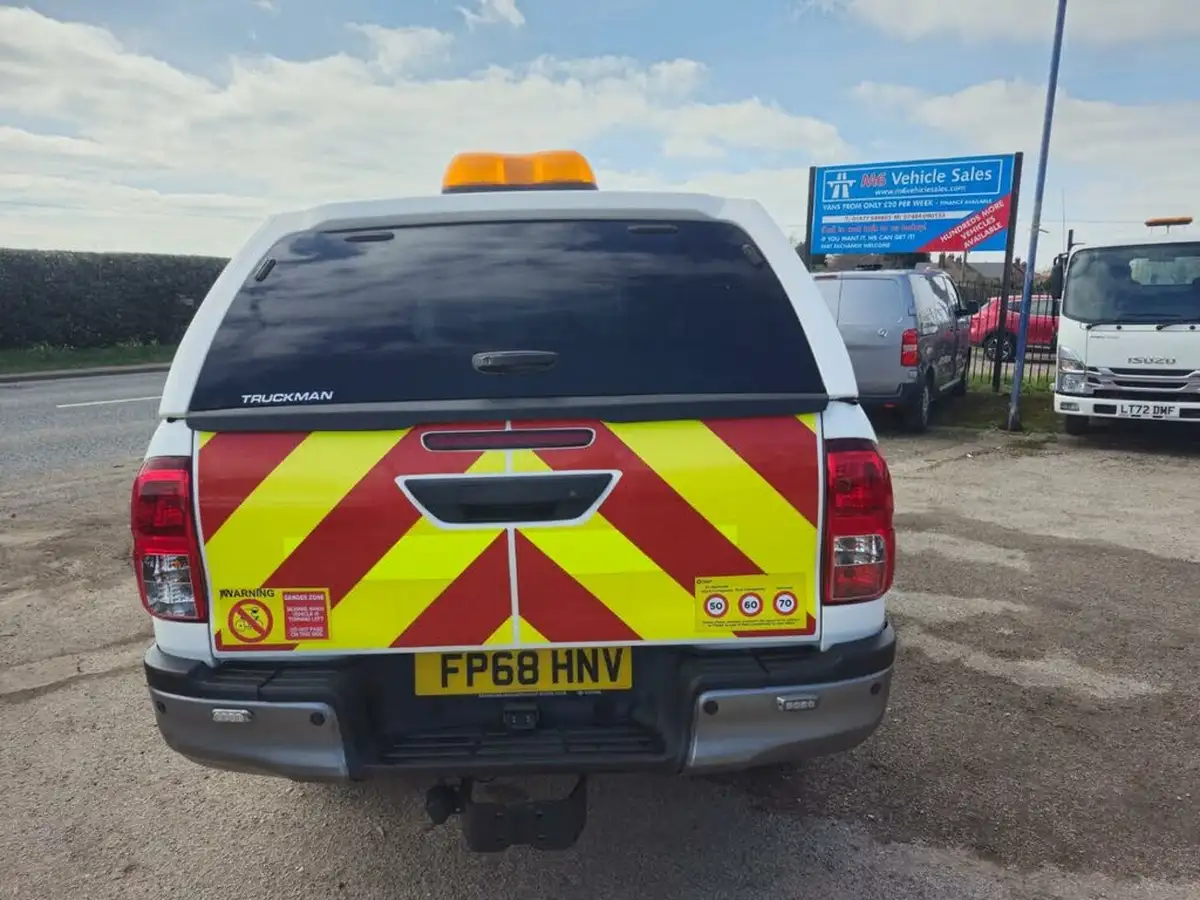 2018-toyota-hi-lux-24d-4d-active-150hpeu6-32t-double-pick-up-big-7