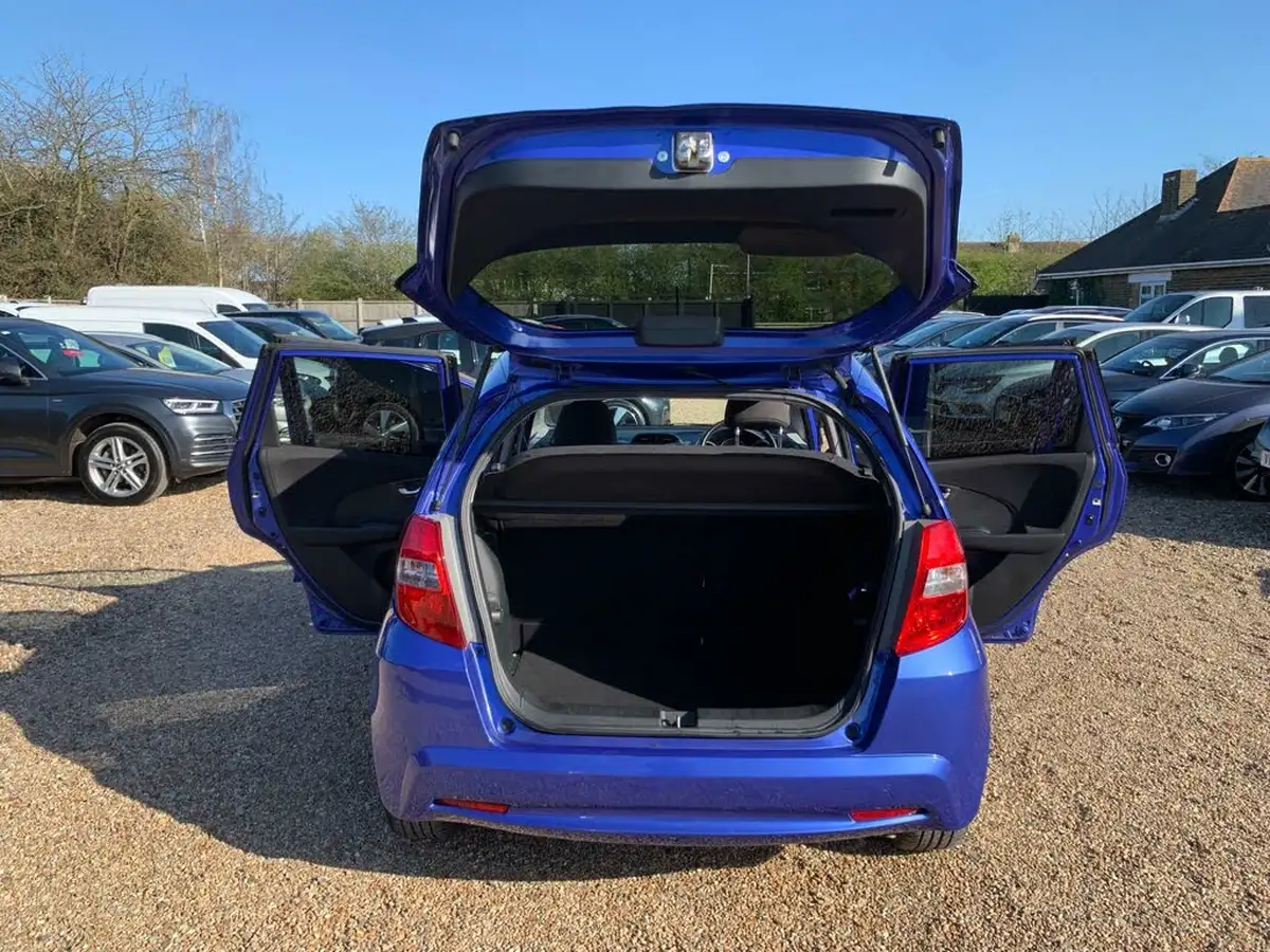 2015-honda-jazz-14-es-plus-cvt-big-39