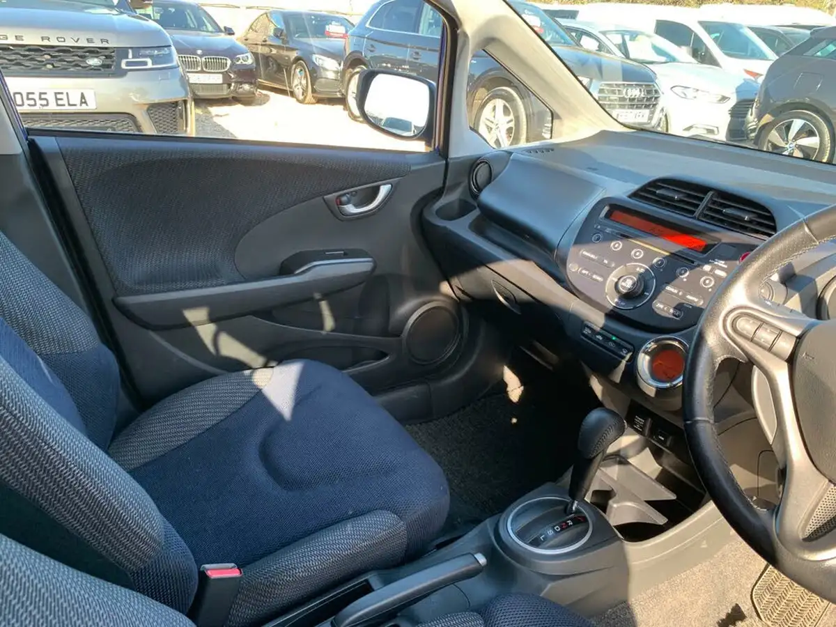 2015-honda-jazz-14-es-plus-cvt-big-15