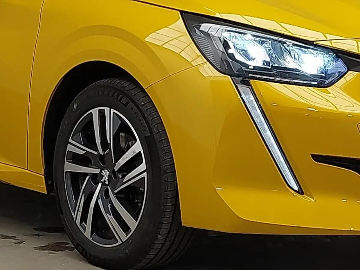 2023-peugeot-208-12-puretech-allure-premium-100ps-eat8-big-8