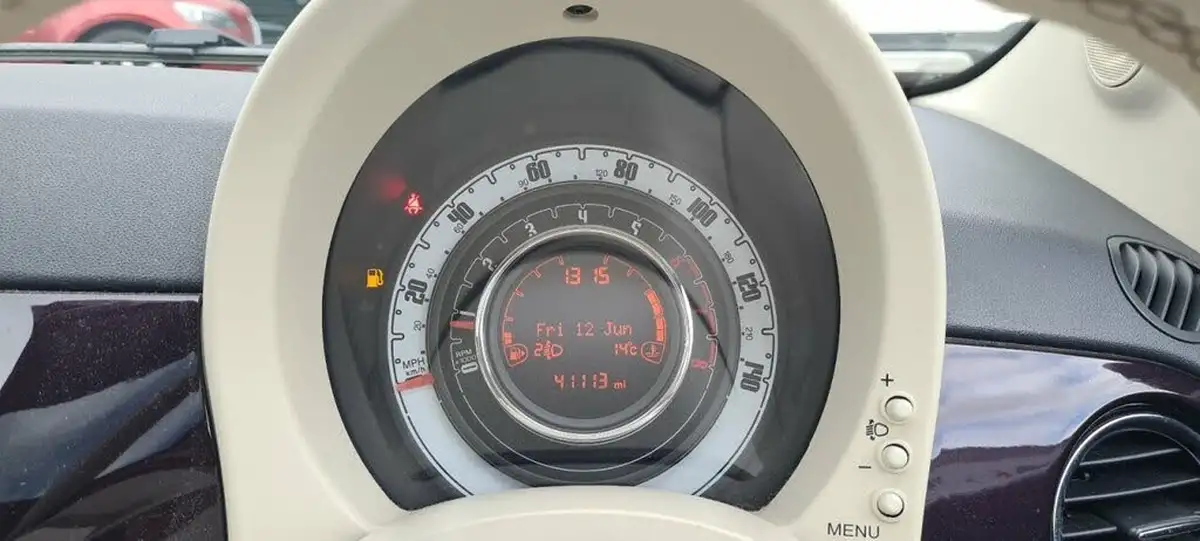 2015-fiat-500-12-lounge-ss-big-17