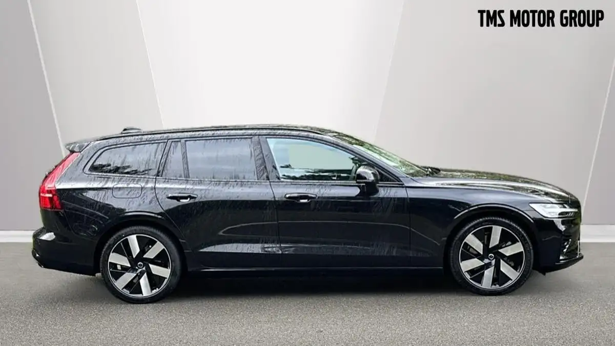 2024-volvo-v60-20-t6-plus-dark-station-wagon-big-2