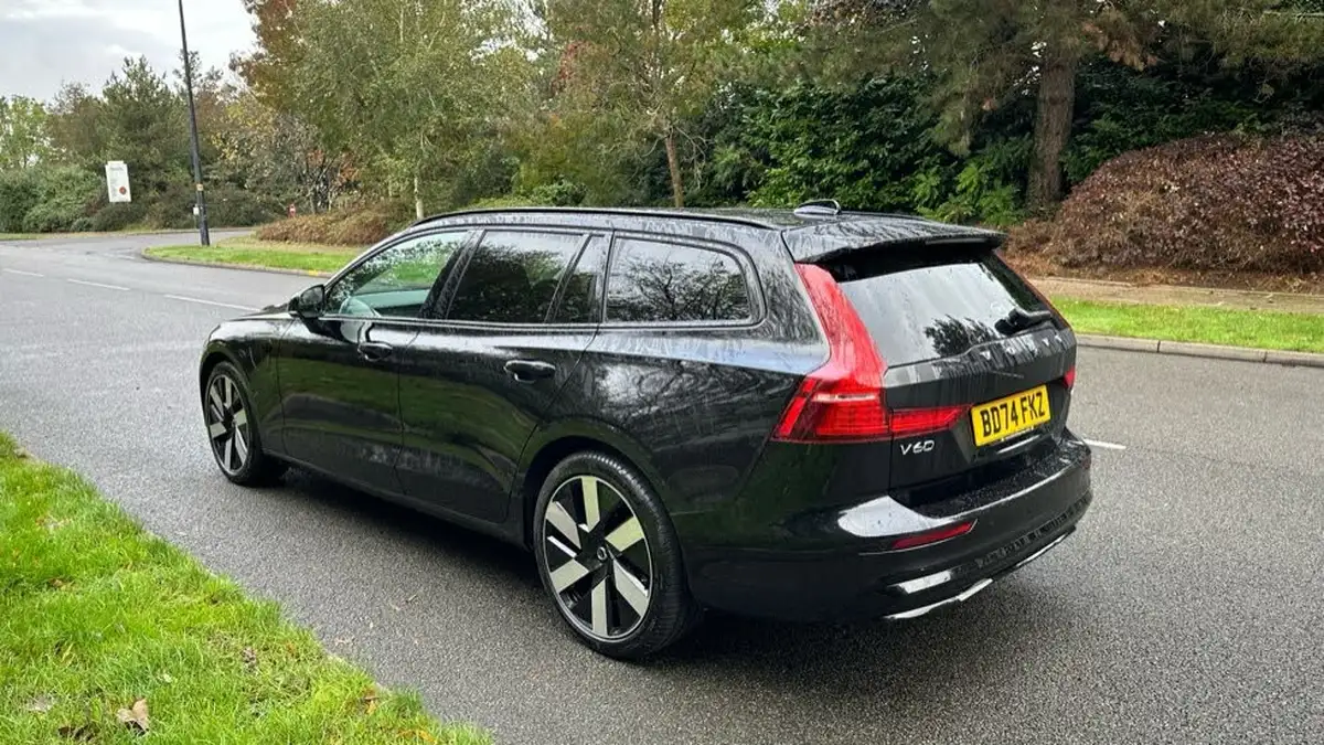 2024-volvo-v60-20-t6-plus-dark-station-wagon-big-26