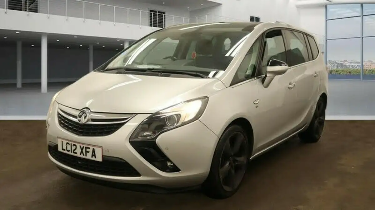 2012-vauxhall-zafira-tourer-20td-elite-165ps-auto-big-1
