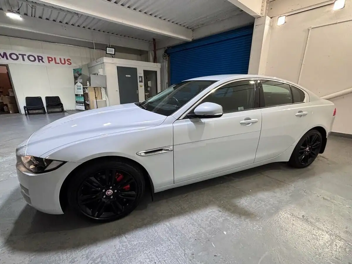 2016-jaguar-xe-big-3