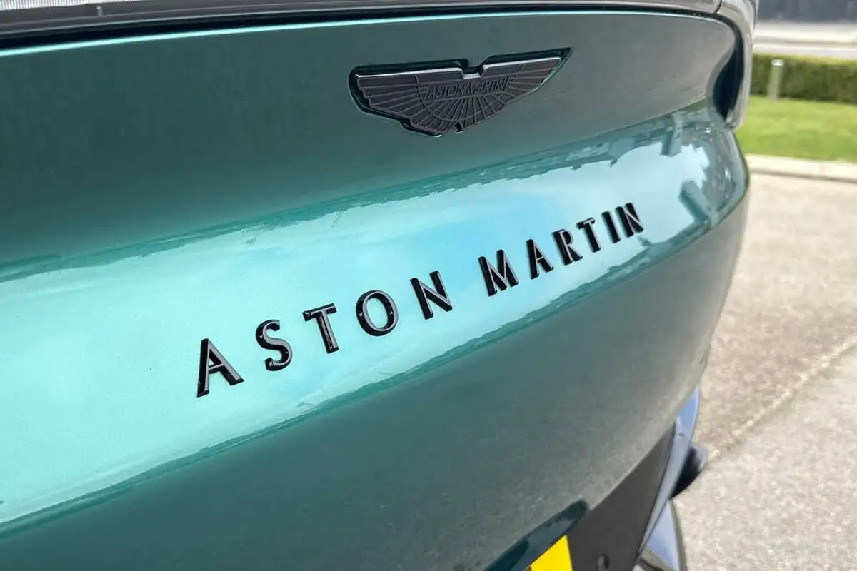 2023-aston-martin-dbx-40-v8-big-7