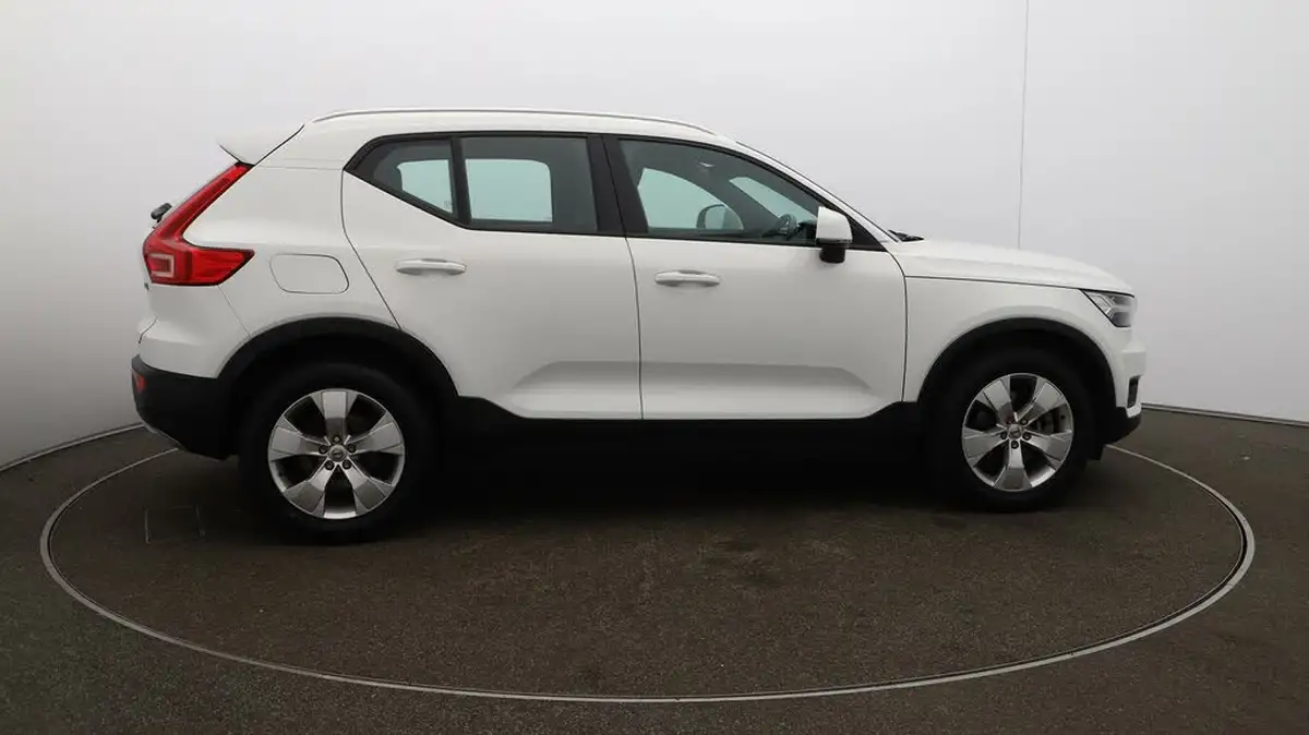 2020-volvo-xc40-20-b4-momentum-big-8