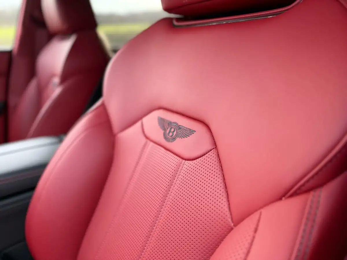 2022-bentley-bentayga-40-v8-big-19