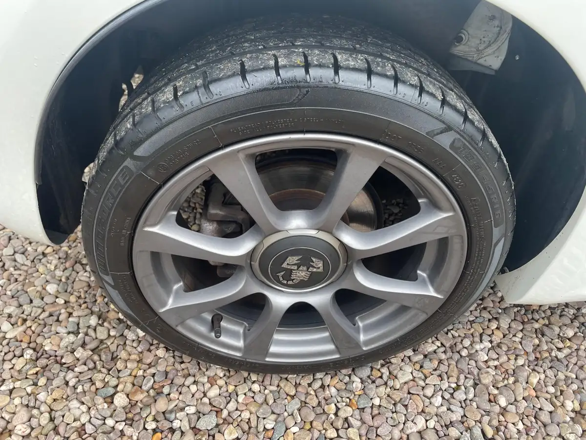 2019-abarth-595-14-tjet-big-17