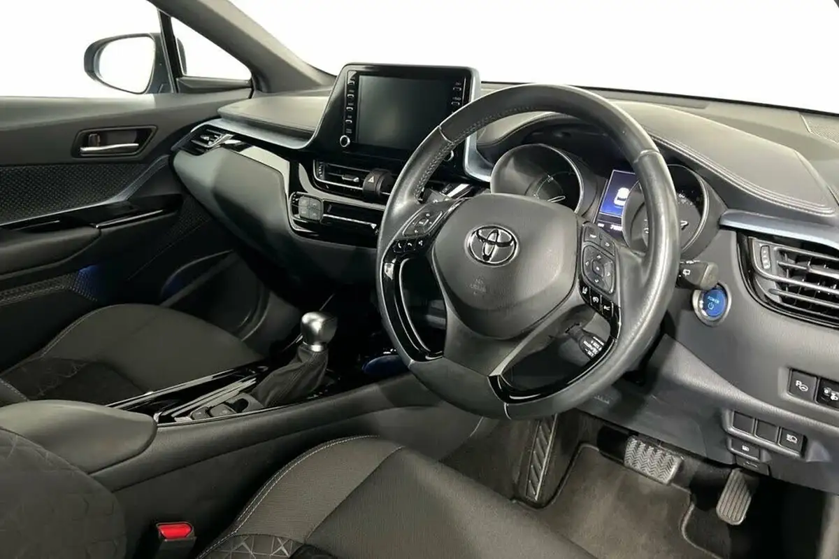 2021-toyota-c-hr-18-vvt-i-design-big-6