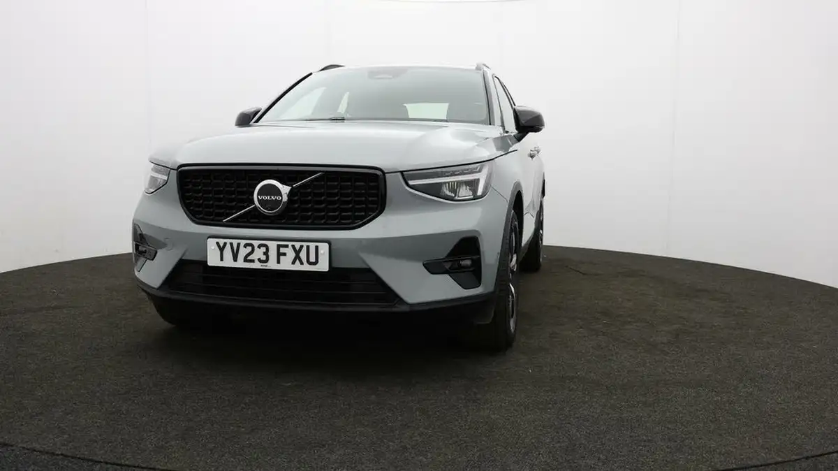 2023-volvo-xc40-20-b3-plus-big-54