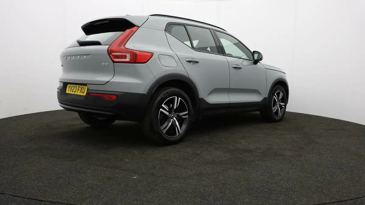 2023-volvo-xc40-20-b3-plus-big-6