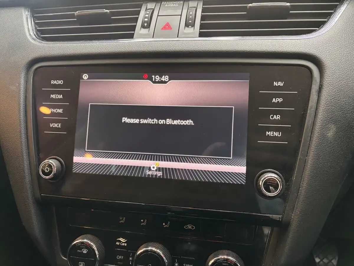 2019-skoda-octavia-16tdi-se-technology-estate-big-35