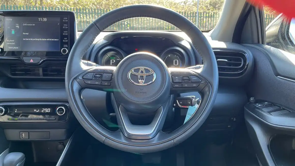 2023-toyota-yaris-15-vvt-i-design-big-7