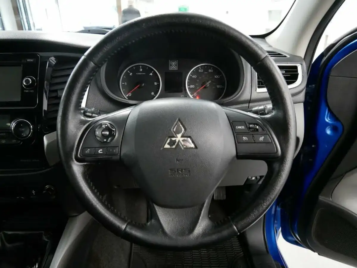 2016-mitsubishi-l200-24di-d-titan-big-13