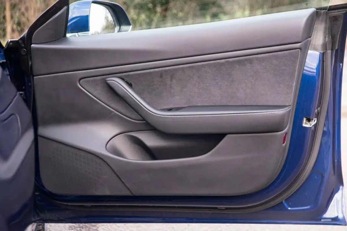 2020-tesla-model-3-e-long-range-big-25