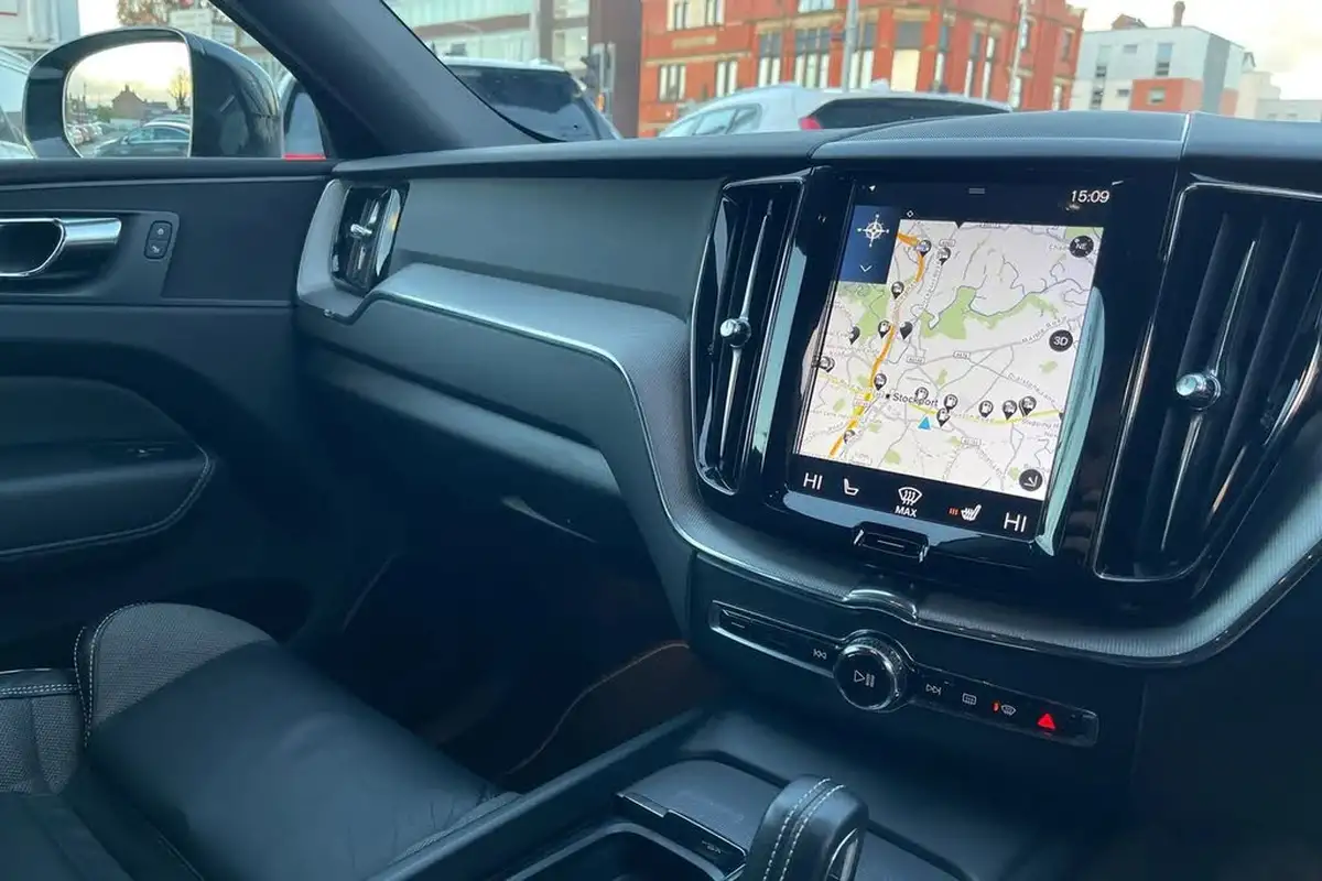 2019-volvo-xc60-20td-b5-r-design-big-14