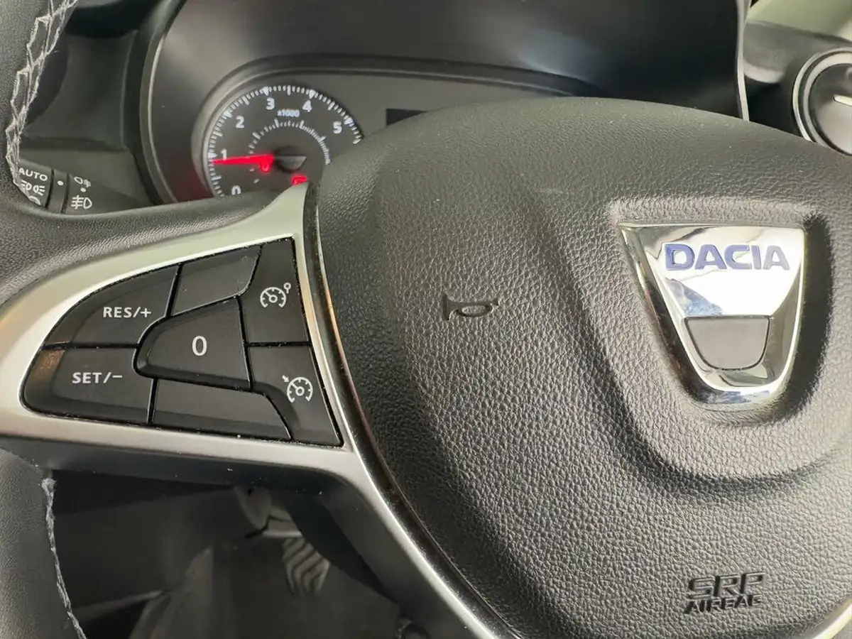 2022-dacia-duster-10-tce-comfort-100bhp-bi-fuel-station-wagon-5d-big-24