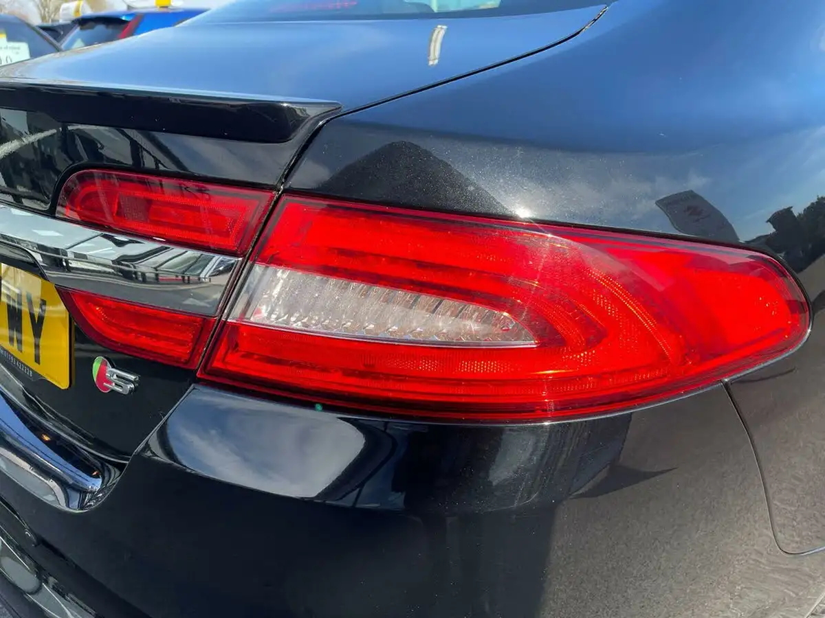 2014-jaguar-xf-30td-s-premium-luxury-saloon-4d-big-36