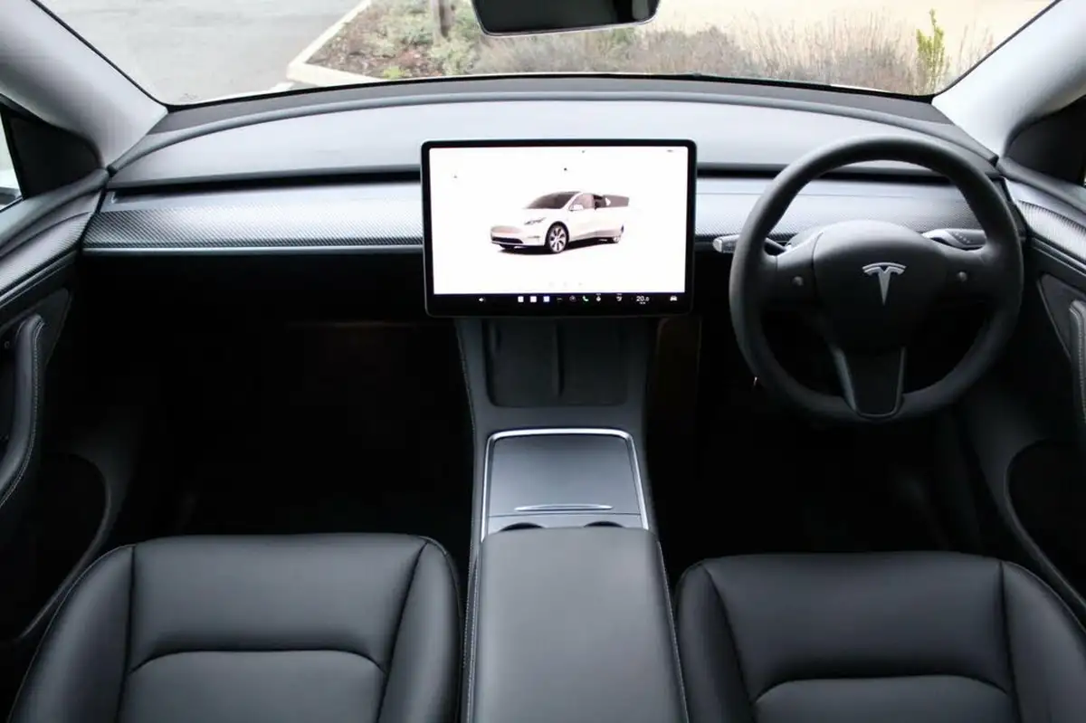 2023-tesla-model-y-e-long-range-big-9