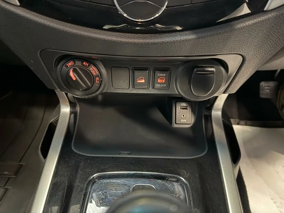2018-nissan-navara-23dci-tekna-auto-big-29