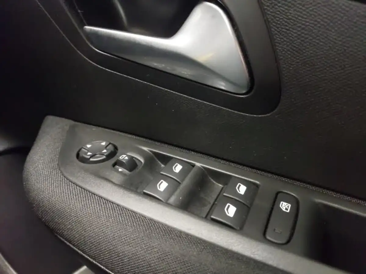2023-peugeot-208-12-puretech-active-premium-75ps-big-11