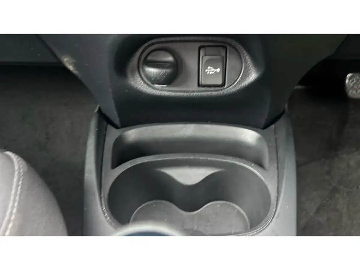 2019-toyota-yaris-15-vvt-i-icon-tech-111bhp-1496cc-cvt-big-26