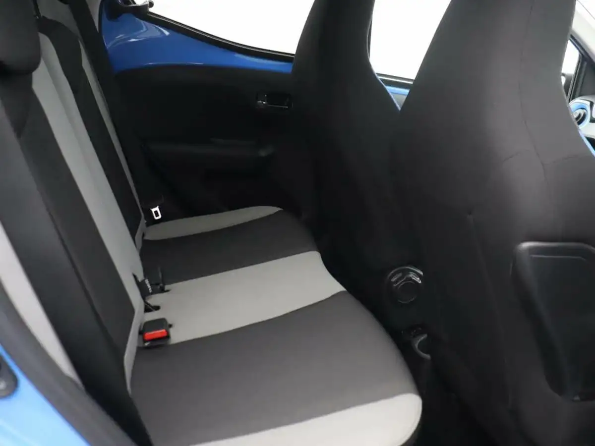 2016-toyota-aygo-10-vvt-i-x-cite-2-cyan-5d-big-20