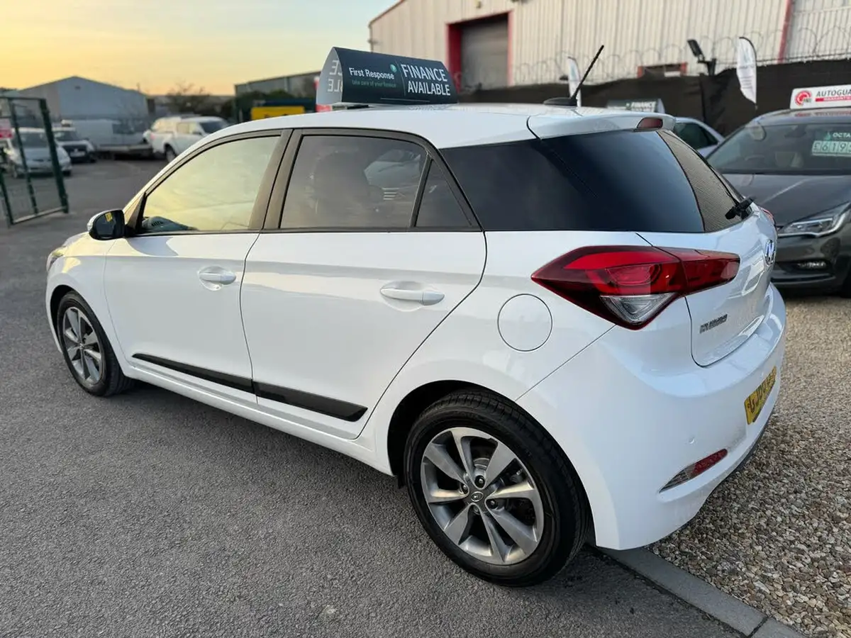 2016-hyundai-i20-10-premium-100ps-big-5