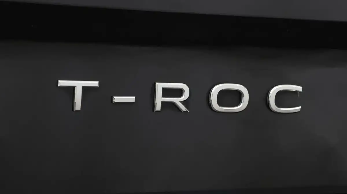 2021-volkswagen-t-roc-10-tsi-black-edition-110ps-big-21