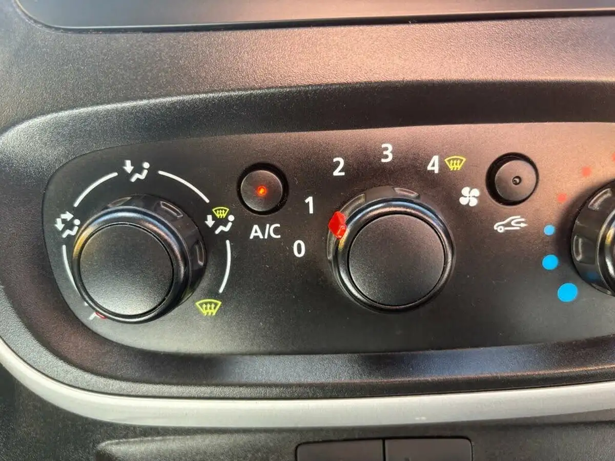 2019-renault-trafic-16dci-ll29-125-business-panel-big-9