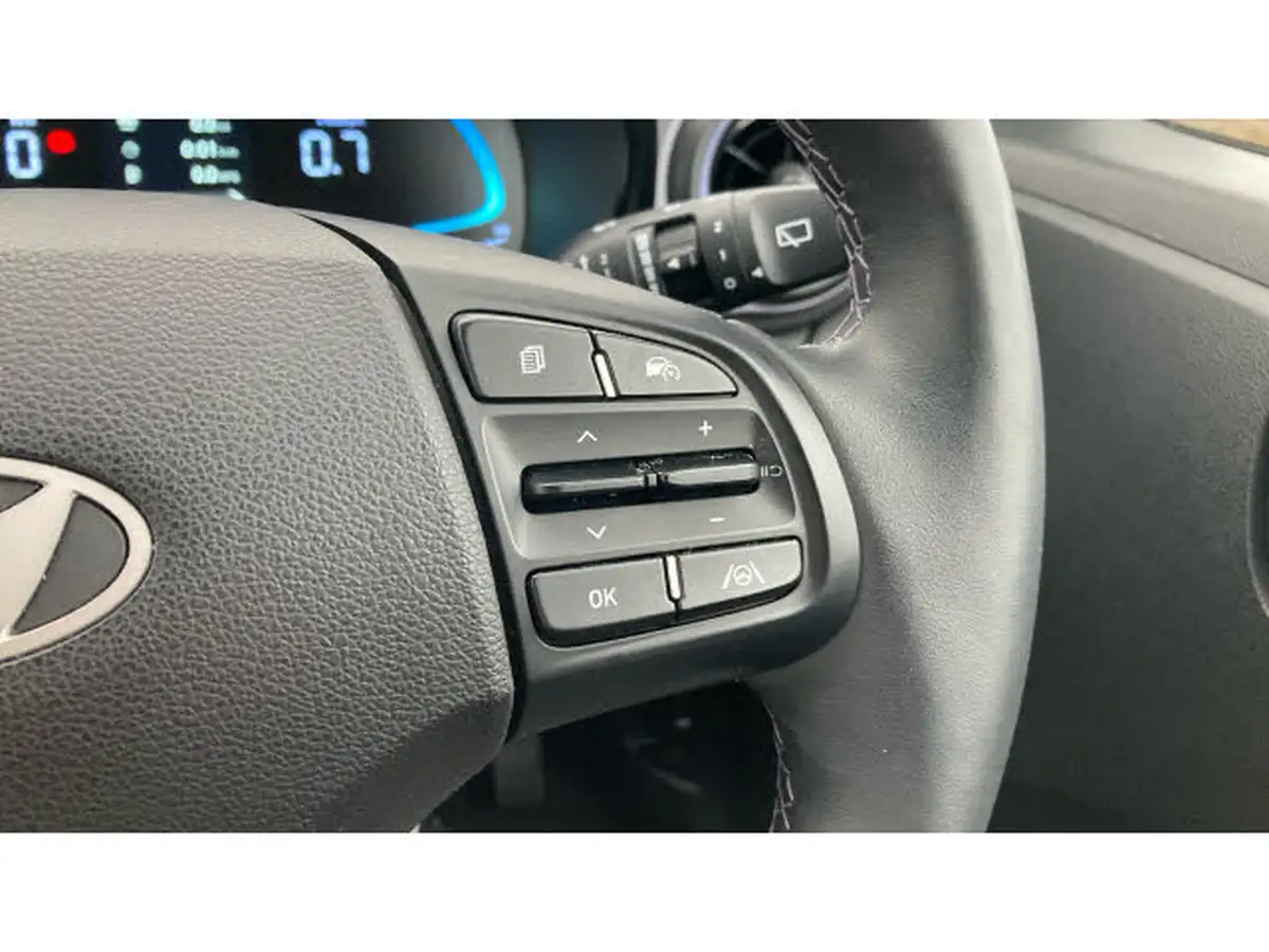 2024-hyundai-i10-12-premium-79ps-auto-big-32