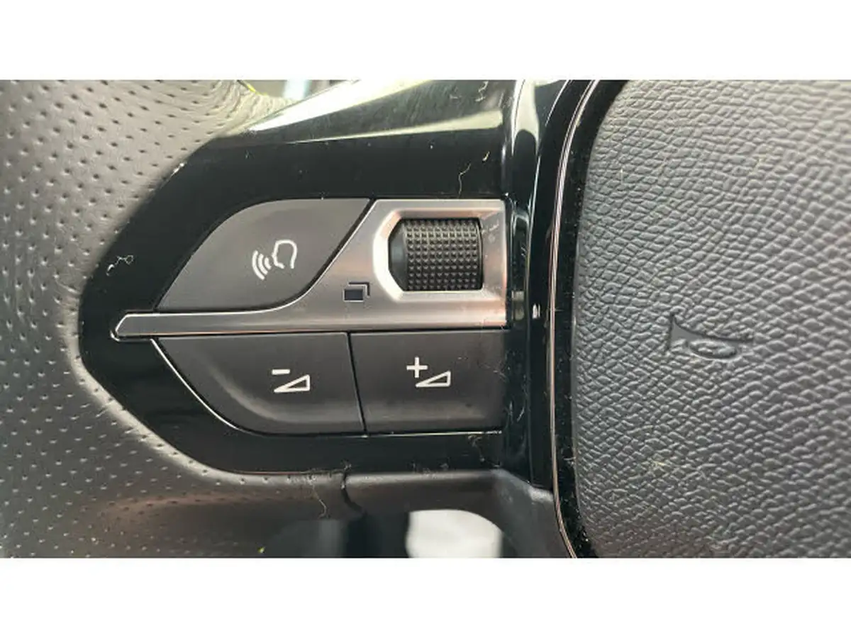 2023-peugeot-2008-suv-big-24