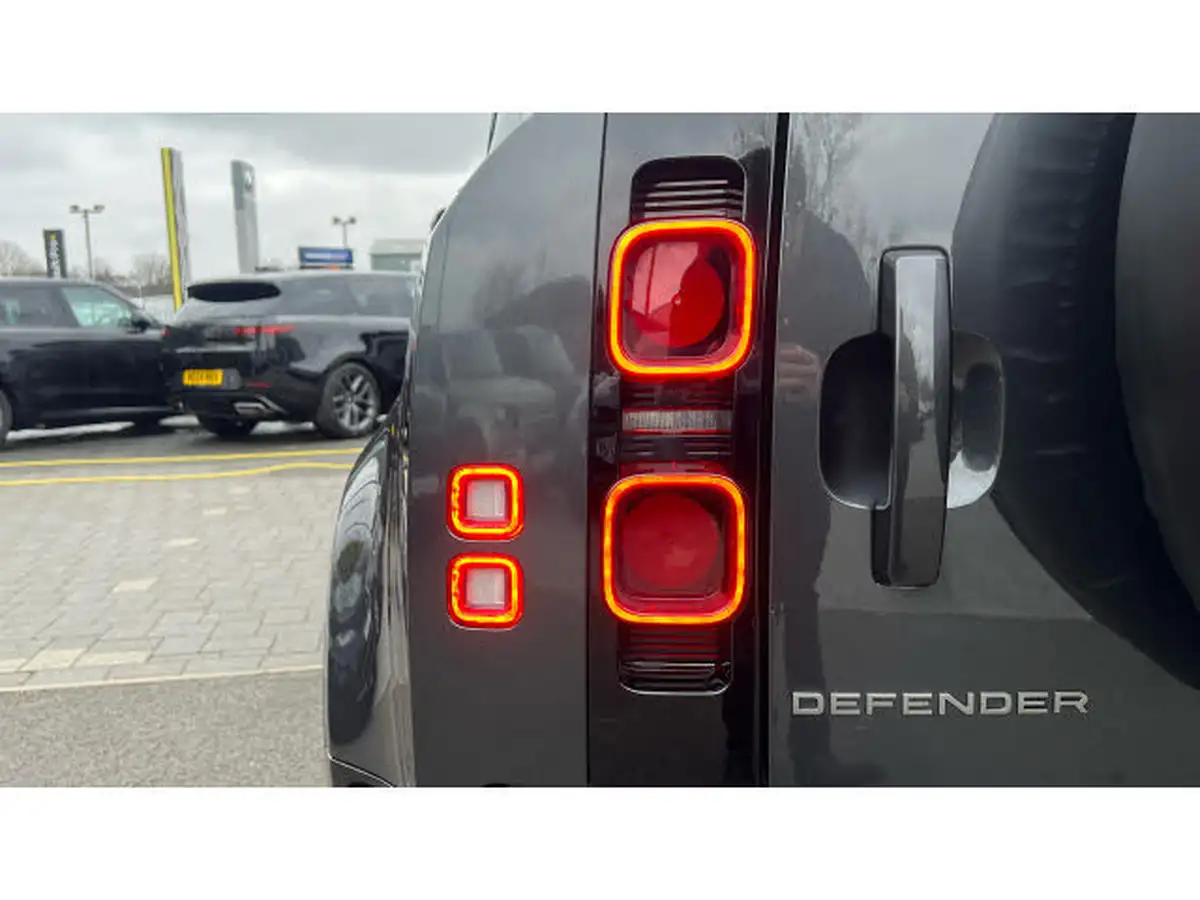 2024-land-rover-110-defender-30-d350-x-dynamic-hse-big-32