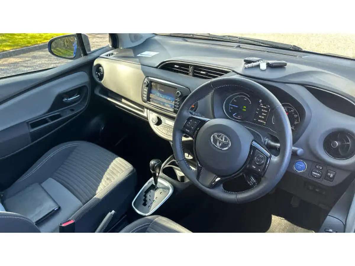 2019-toyota-yaris-15-vvt-i-icon-tech-98bhp-hybrid-1497cc-e-cvt-big-10
