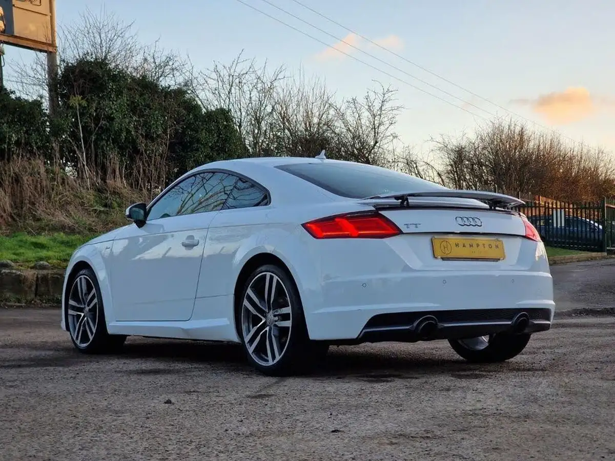 2017-audi-tt-coupe-18-tfsi-s-line-big-3