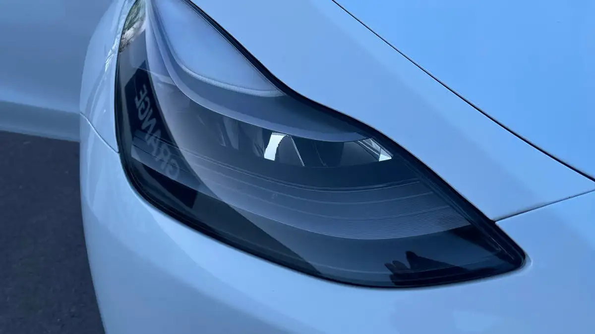 2022-tesla-model-y-e-long-range-big-5