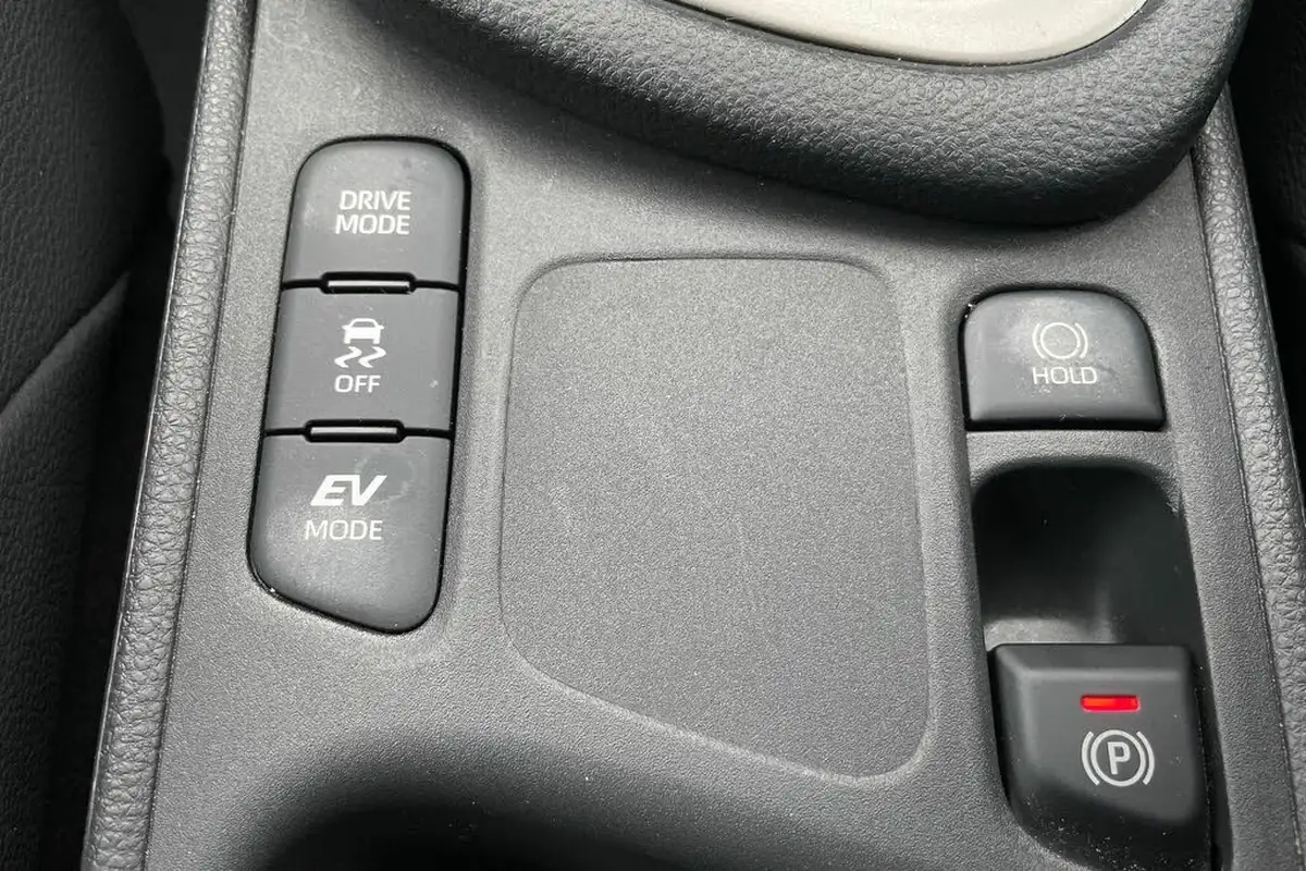 2022-mazda-mazda2-15-select-big-37